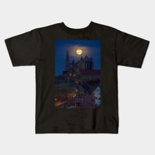 Super Moon Rise over Whitby Abbey North Yorkshire Dracula Kids T-Shirt